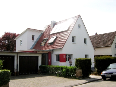 Straßenansicht links danach (2009)