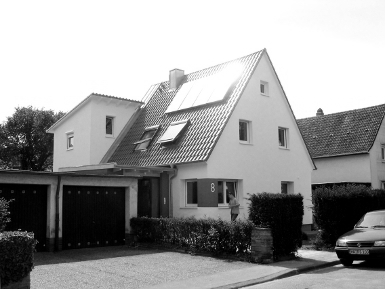 Straßenansicht links danach (2009)